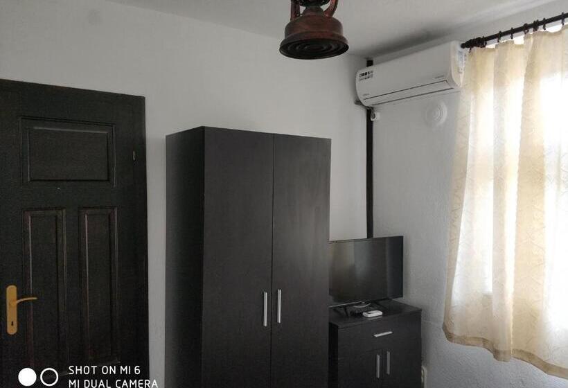 غرفة قياسية ثلاثية, Papanovata House