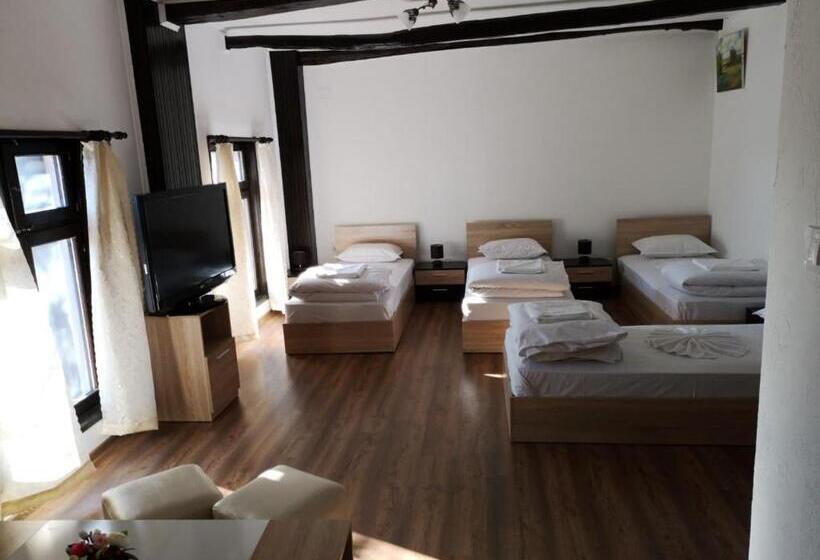 جناح, Papanovata House