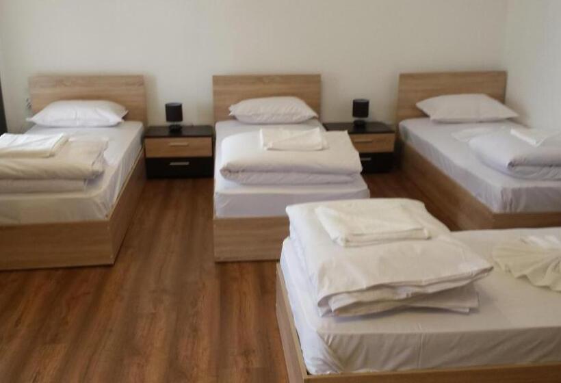 جناح, Papanovata House