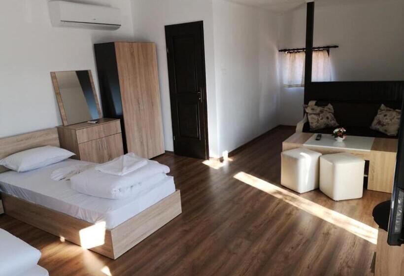 جناح, Papanovata House