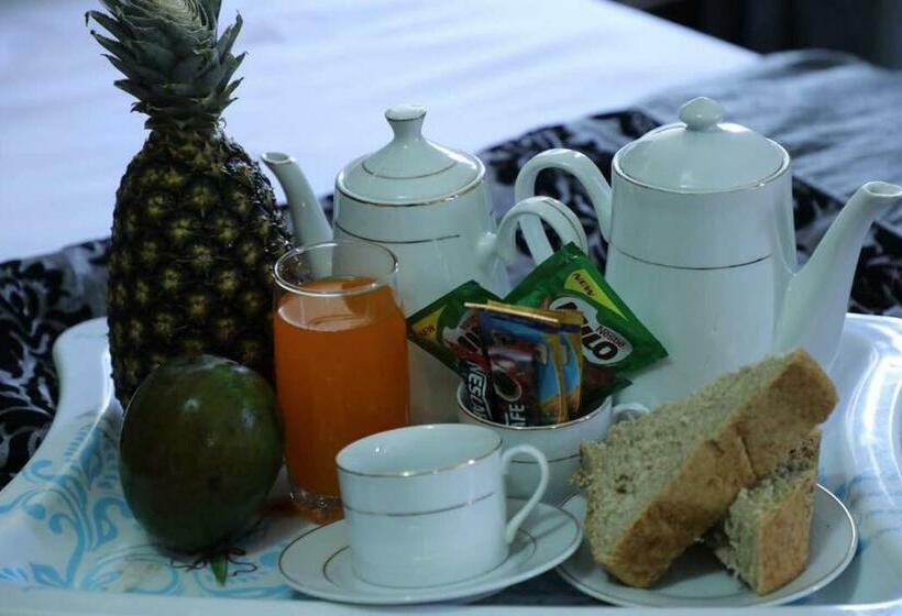 اتاق استاندارد سه نفره, Perriman