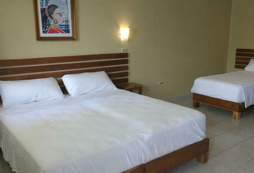 غرفة قياسية ثلاثية, Pizzeria Colisseo B & B