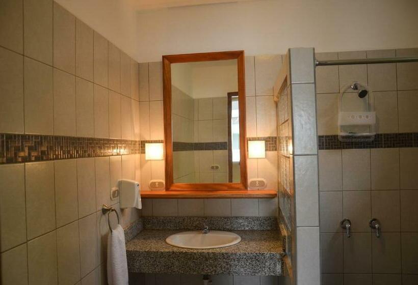 غرفة قياسية ثلاثية, Pizzeria Colisseo B & B