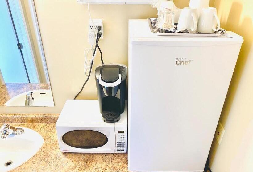 חדר דלוקס, Twilight Country Motel