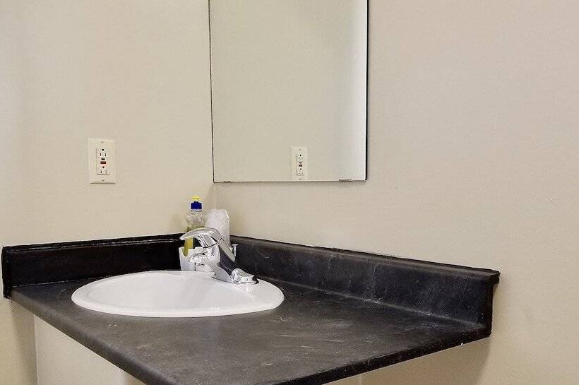 חדר דלוקס, Twilight Country Motel