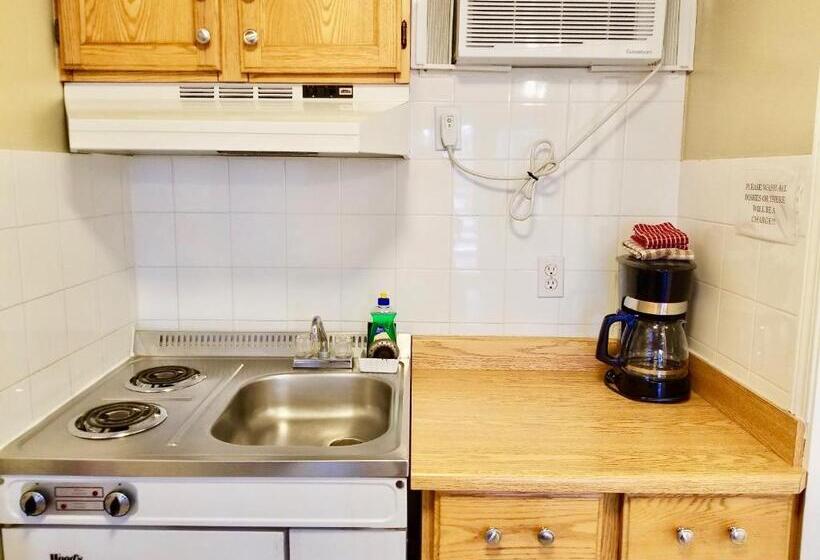 غرفة ديلوكس, Twilight Country Motel