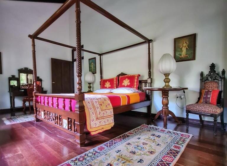 キングサイズベッドのスタンダードルーム, Sri Mathie Historic Estate