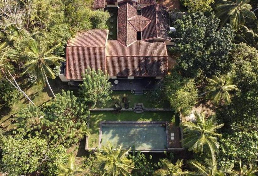 キングサイズベッドのスタンダードルーム, Sri Mathie Historic Estate