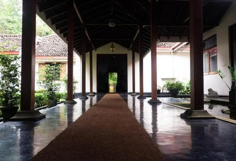 キャビン, Sri Mathie Historic Estate