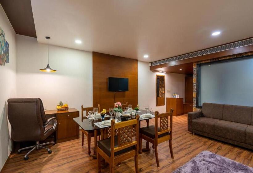 סוויטה, Jalashray Resort