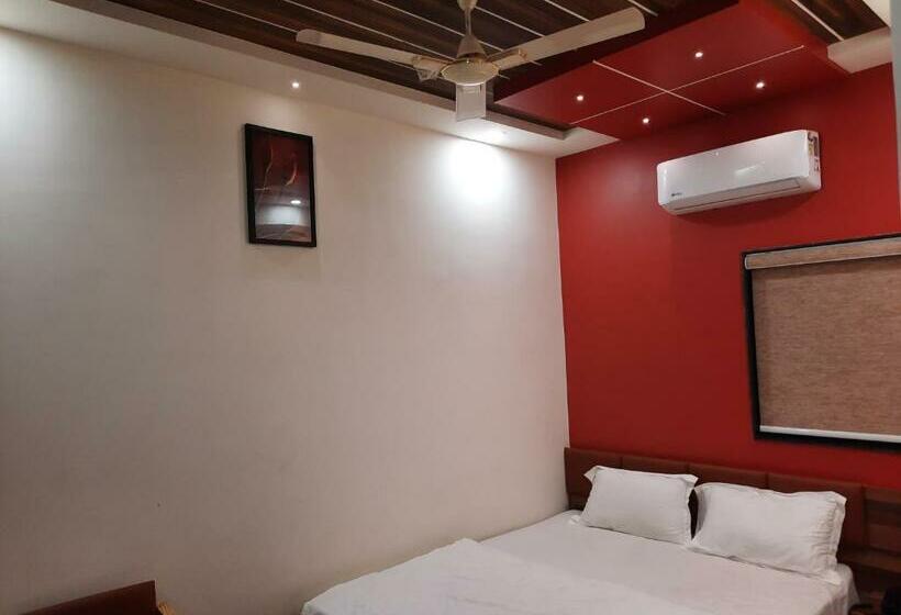 חדר דלוקס, The Grand Shiva