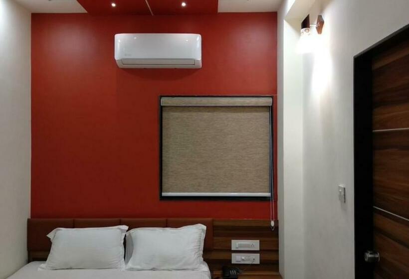 חדר דלוקס, The Grand Shiva