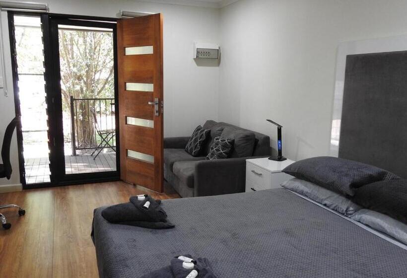 إستديو قياسى مزود بشرفة, Noonamah Tourist Park