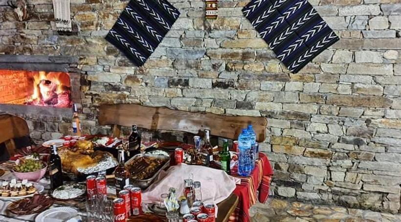 基本三人间, Guest House Agush