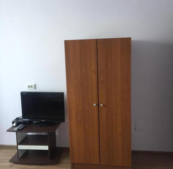 基本三人间, Guest House Agush