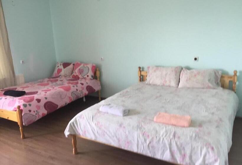 基本三人间, Guest House Agush