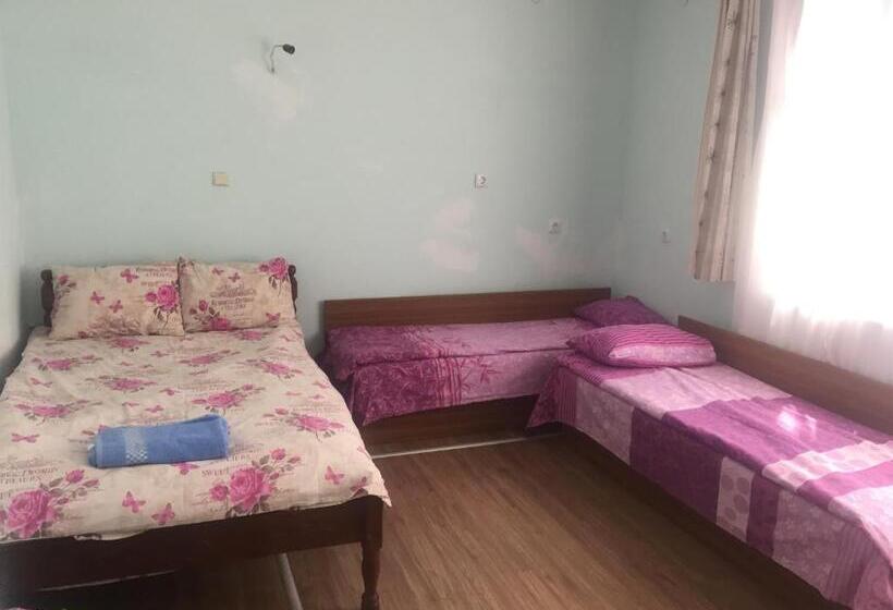 基本三人间, Guest House Agush