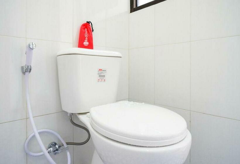 חדר סטנדרט, Reddoorz Near Graha Saba Buana Solo