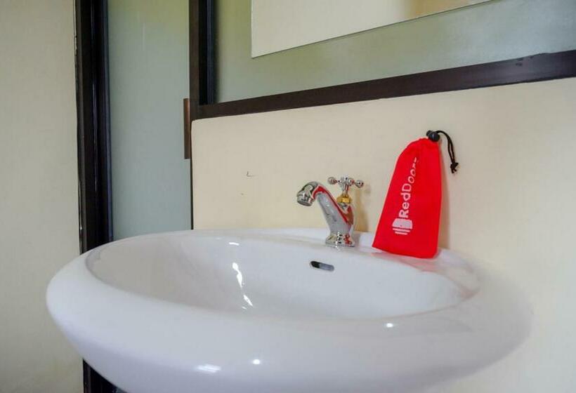 חדר סטנדרט, Reddoorz Near Graha Saba Buana Solo