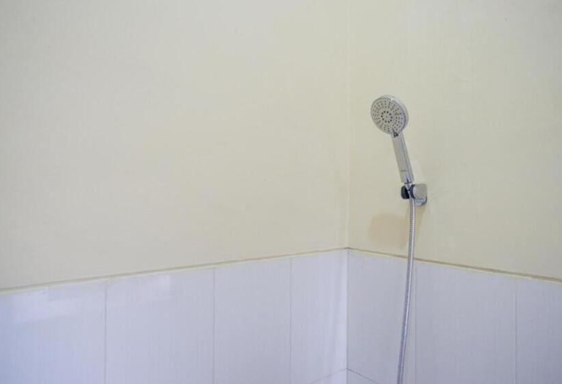 Номер Economy, Reddoorz Near Graha Saba Buana Solo