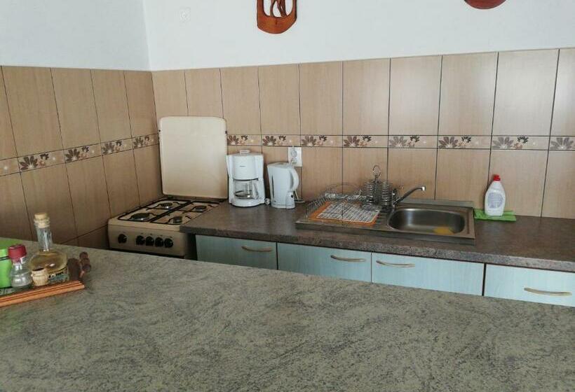 Familjerum, Rustic Argesean