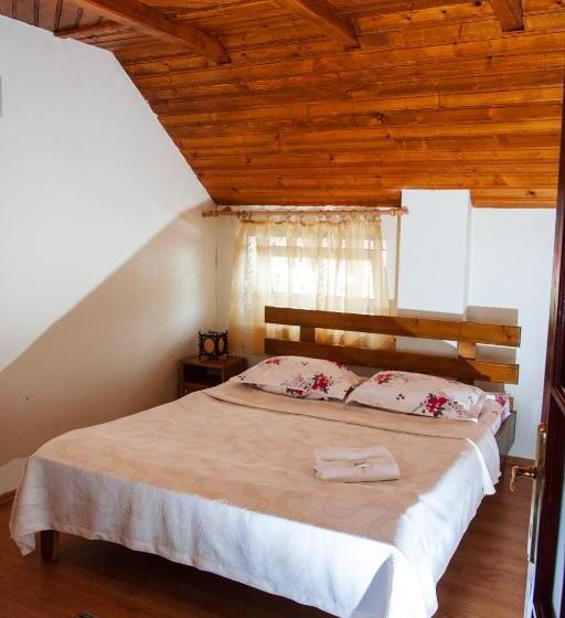 2 Sovrums Svit, Rustic Argesean