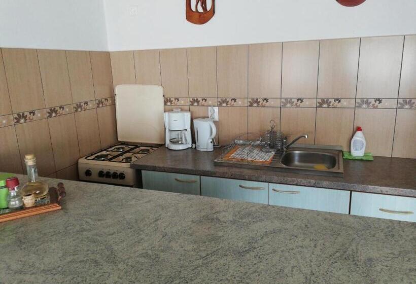 2 Sovrums Svit, Rustic Argesean