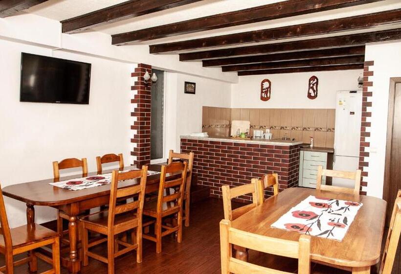 2 Sovrums Svit, Rustic Argesean