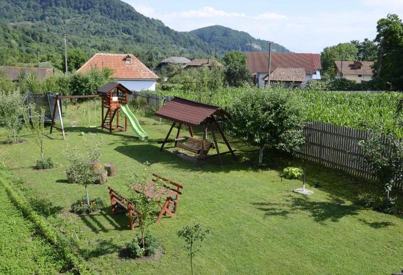 2 Sovrums Svit, Rustic Argesean