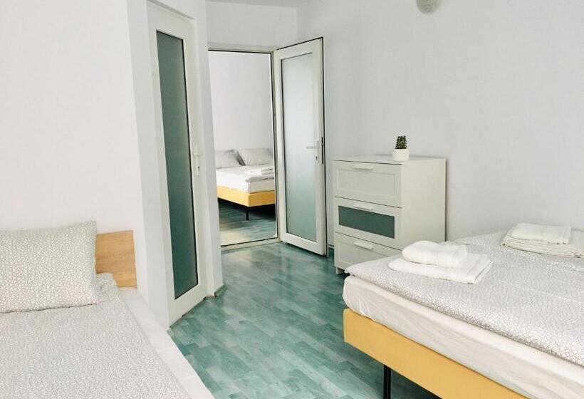 اتاق خانوادگی با سرویس بهداشتی مشترک, Pensiune La Mama