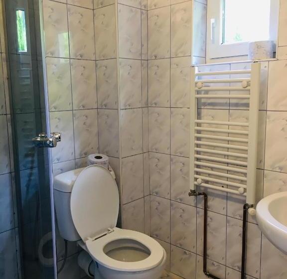 اتاق خانوادگی با سرویس بهداشتی مشترک, Pensiune La Mama