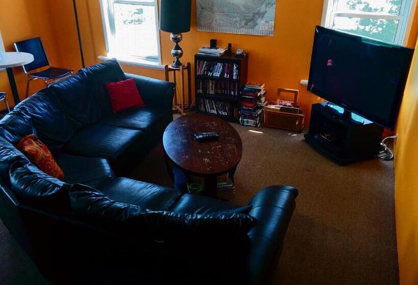 패밀리 룸, The Arlington