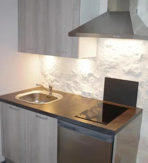 庭の見える１ベッドルームアパートメント, Le Mas Des Papillons Chambre D Hôtes B&b