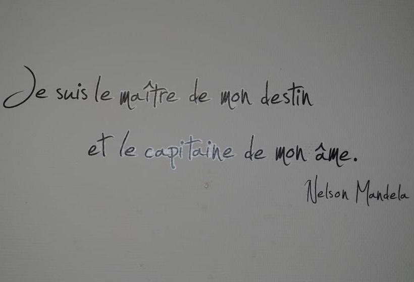 Апартаменты 1 Спальня Вид на Сад, Le Mas Des Papillons Chambre D Hôtes B&b