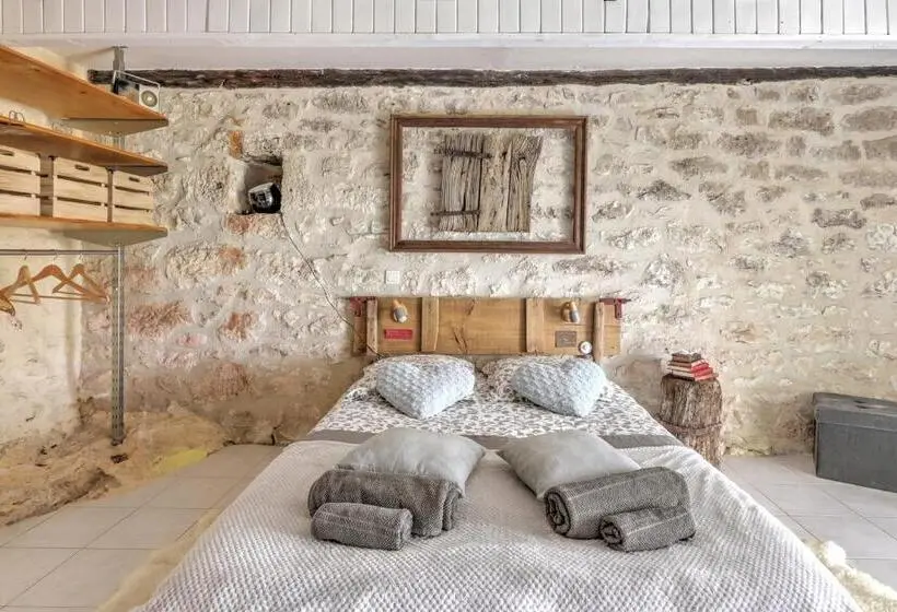 庭の見える１ベッドルームアパートメント, Le Mas Des Papillons Chambre D Hôtes B&b
