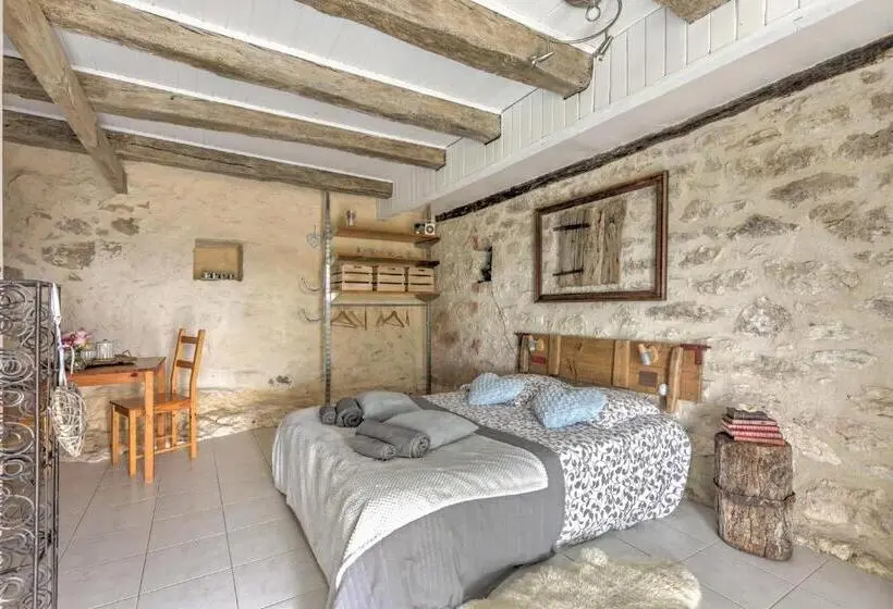 庭の見える１ベッドルームアパートメント, Le Mas Des Papillons Chambre D Hôtes B&b