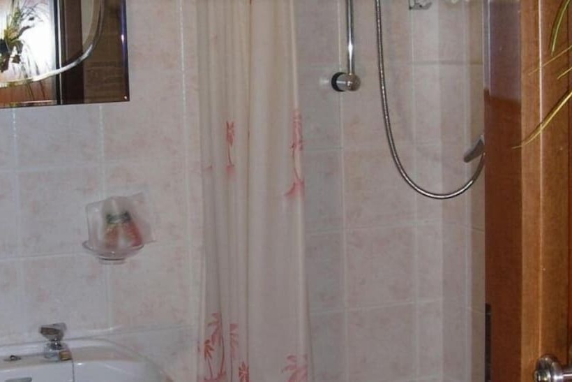 דירת שלושה חדרים, Albergo Ristorante La Villa