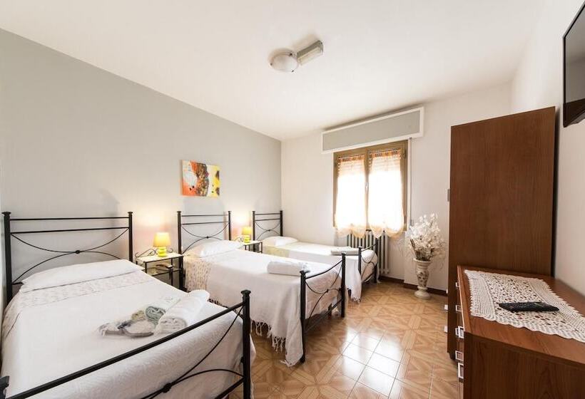 חדר סטנדרט לשלושה, Albergo Ristorante Poli