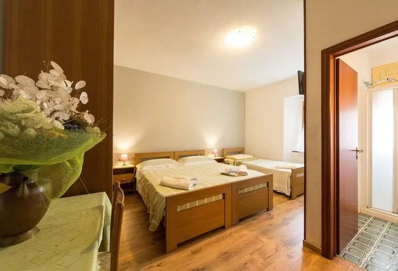 スタンダード4人部屋, Albergo Ristorante Poli