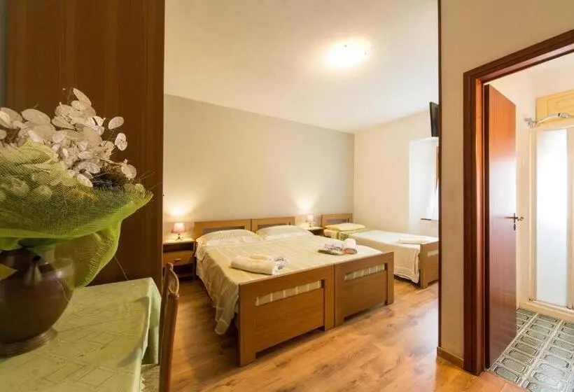 スタンダード4人部屋, Albergo Ristorante Poli