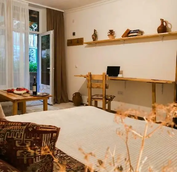 マウンテンビュースタンダードルーム, Bjnihouse, Guest House