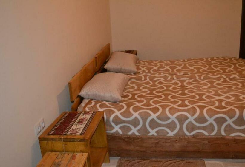 マウンテンビュースタンダードルーム, Bjnihouse, Guest House