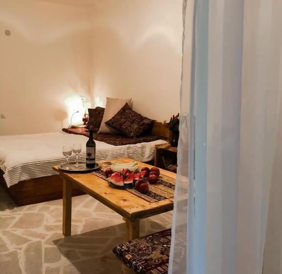 Номер Стандарт Вид на Горы, Bjnihouse, Guest House