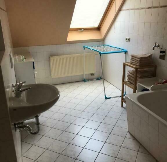 شقة غرفتين, Pension Zur Linde