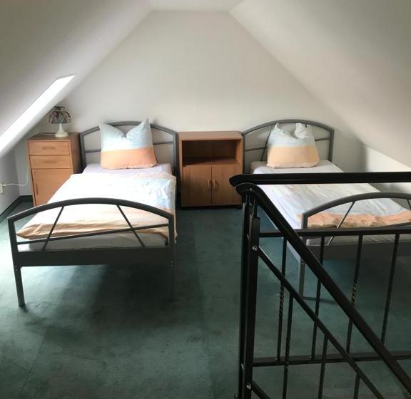 شقة غرفتين, Pension Zur Linde