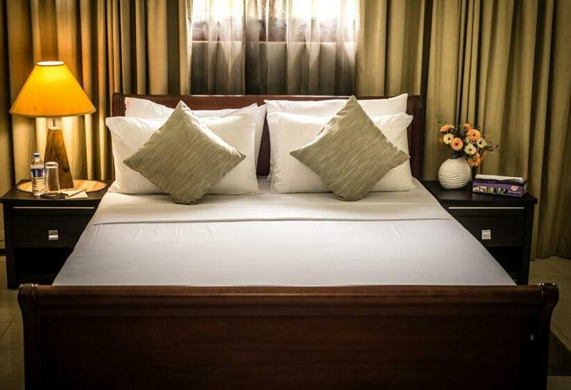 חדק דלוקס עם ג'קוזי, Blue Bird