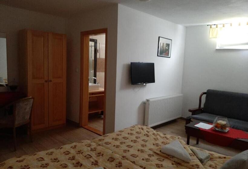 经济型三人房间, House Maka