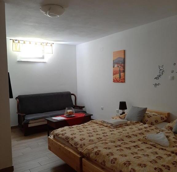 经济型三人房间, House Maka