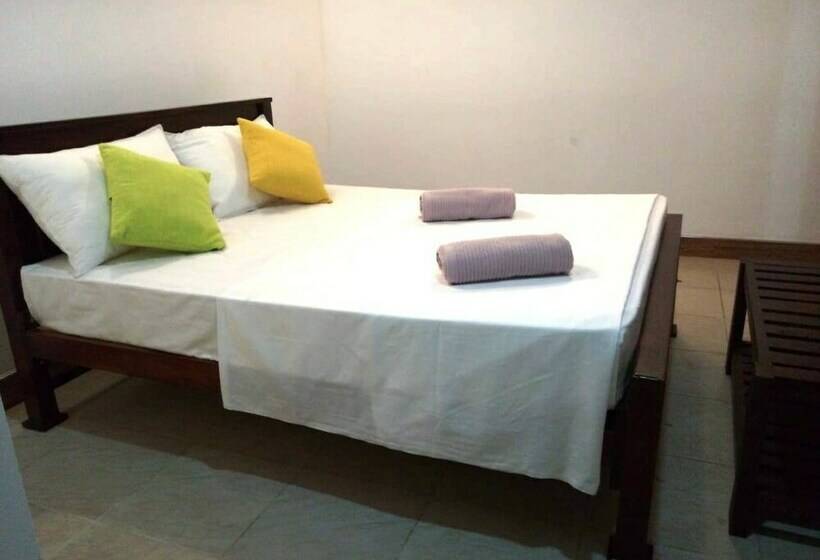 ダブルベッドのエコノミールーム, Ku Kandy Villa