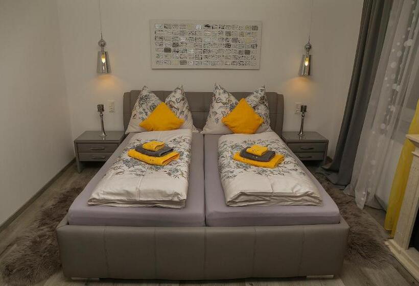 Четырехместный Номер Deluxe, Pension & Restaurant La Amalia